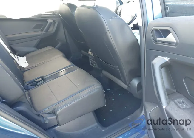 3VV3B7AX0LM042733: 44192384