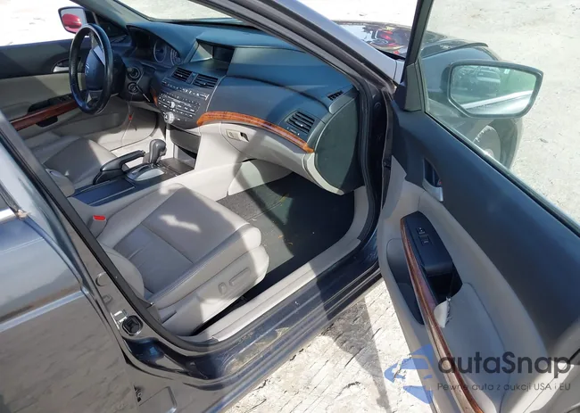 1HGCP3F87BA026648: 44193725