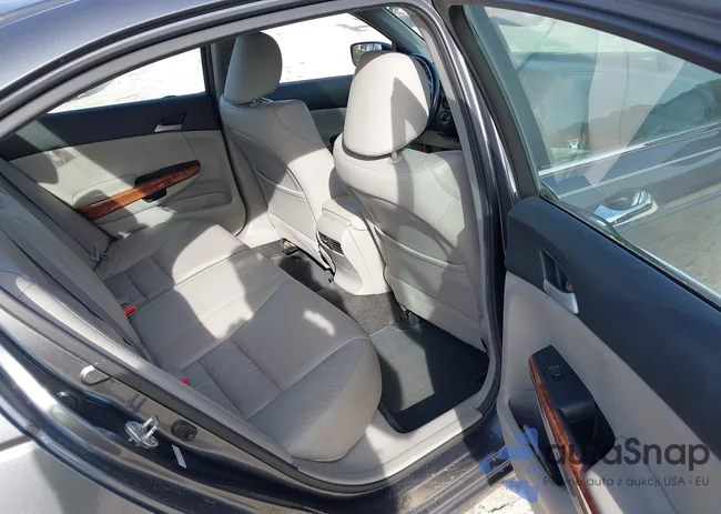 1HGCP3F87BA026648: 44193725