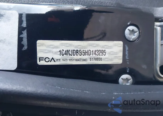 1C4NJDBB5HD143295: 44193758
