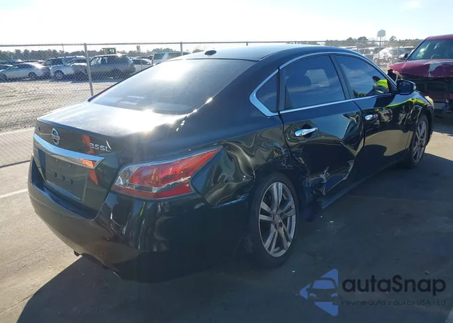 1N4BL3APXEC153218: 44193928