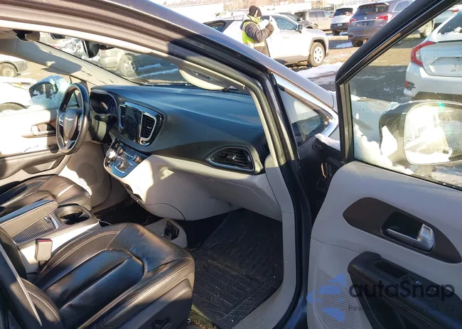 2C4RC1EG1HR647700: 44193940