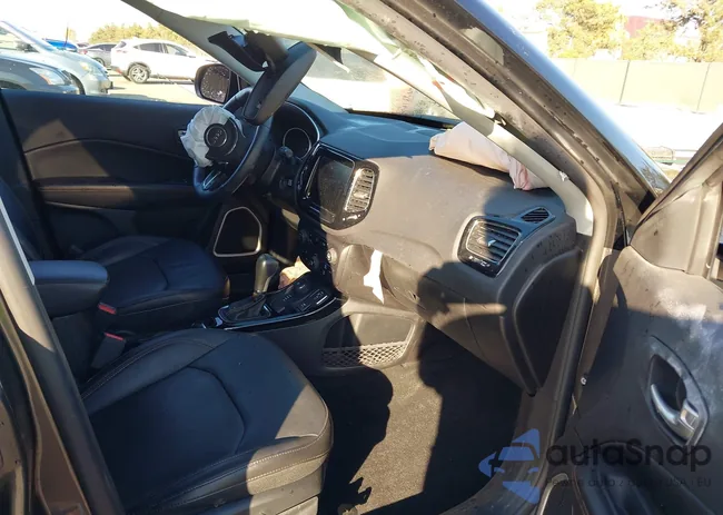 3C4NJDCB7KT766952: 44193104