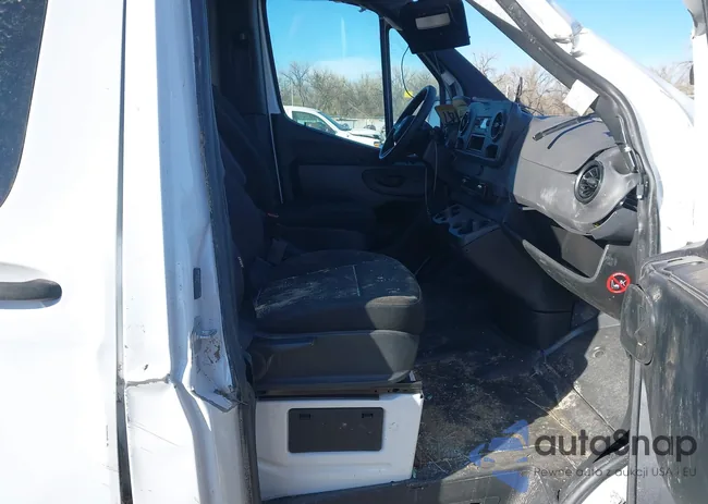 W1W4KBHY5ST232570: 44194085