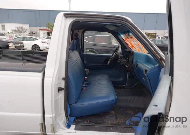 1FTCR10UXPTA33074: 44194276