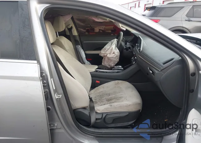 KMHL64JA1MA152116: 44194376