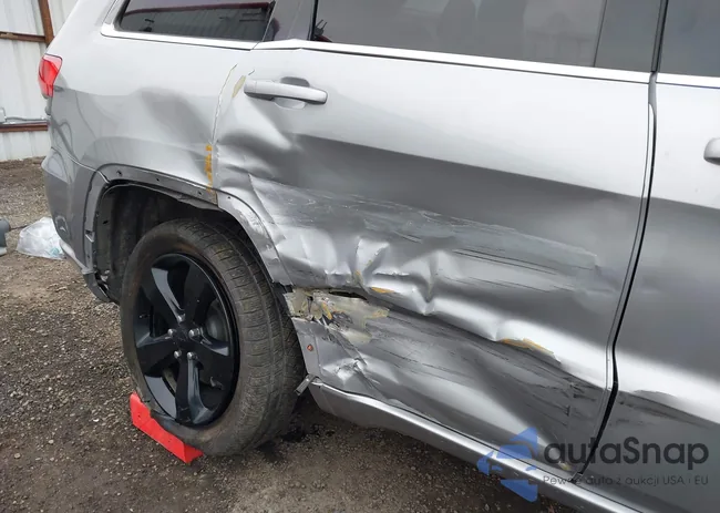 1C4RJFAG6FC697703: 44195681