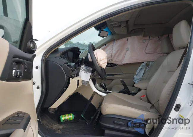 1HGCR3F87DA021205: 44195683