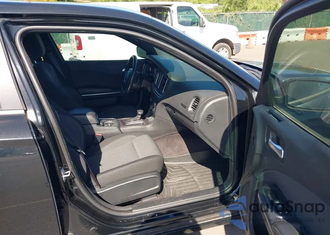 2C3CDXBG0JH303530: 44195771