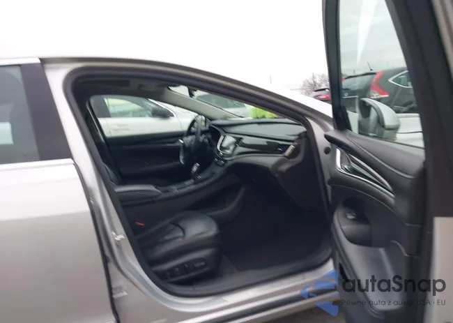 1G4ZR5SS9JU129093: 44195990