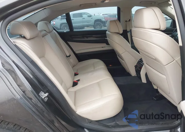 WBAKB8C55CC963002: 44195000