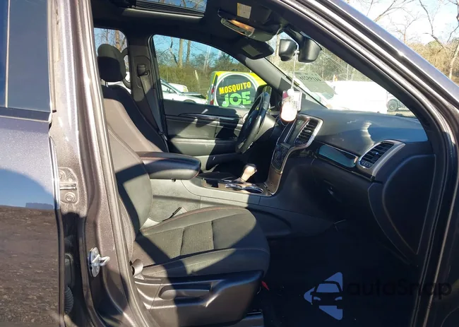 1C4RJEAG5GC382774: 44195216