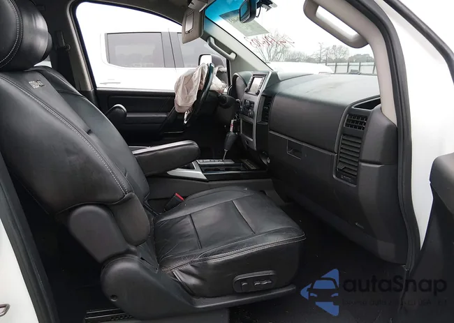 1N6BA0EC0DN300605: 44196403