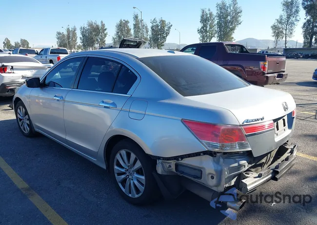 1HGCP3F8XBA008807: 44196835