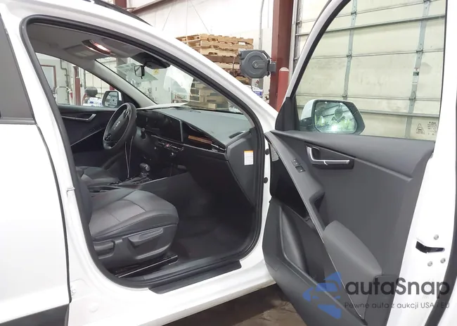 KNDCR3LE4P5096692: 44196894