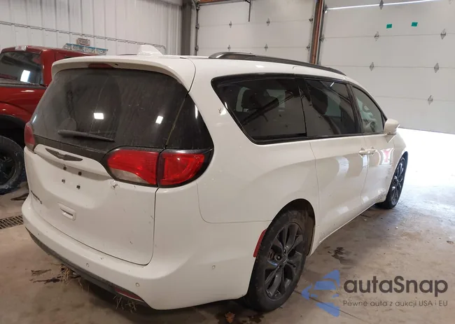 2C4RC1EG9JR204295: 44196007