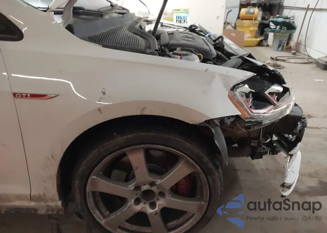 3VW547AU2JM297370: 44196071