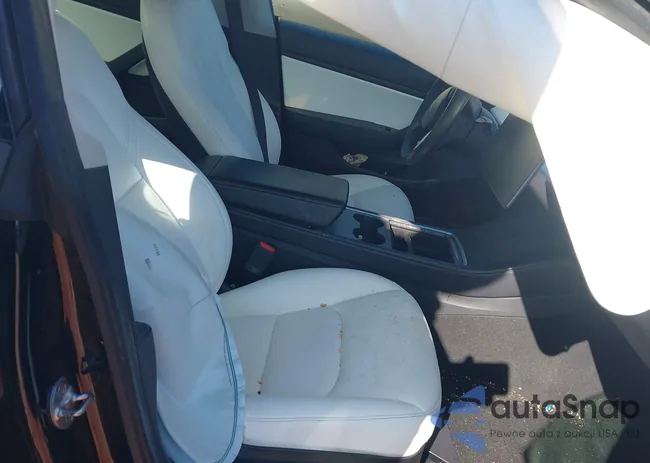 5YJ3E1EBXMF860025: 44196261