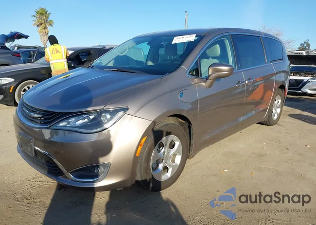 2C4RC1H73JR126947: 44197407