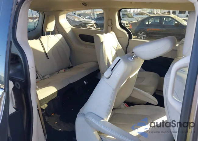 2C4RC1H73JR126947: 44197407