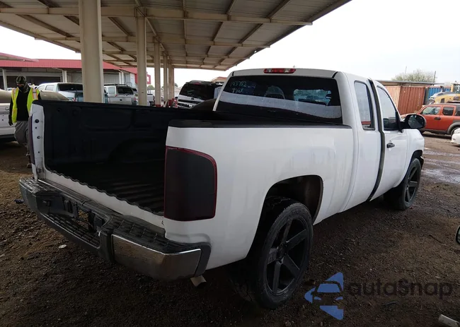 1GCEC19X28Z143753: 44197785