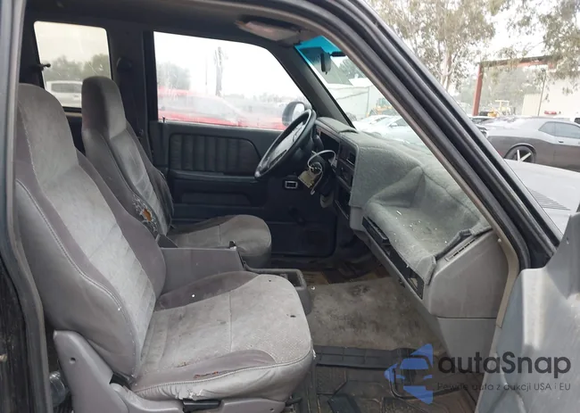 1B7GL23X0TS555677: 44197094