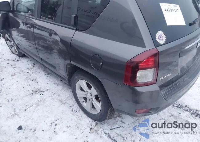 1C4NJDEB4HD143364: 44198437