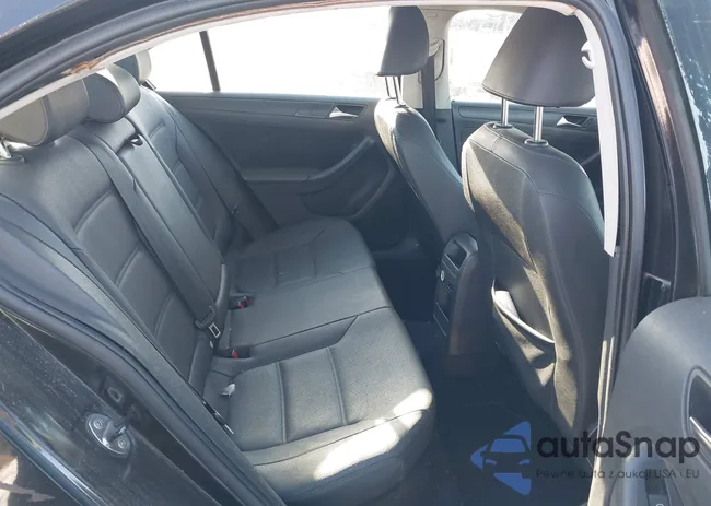 3VWDZ7AJ7BM349967: 44198592