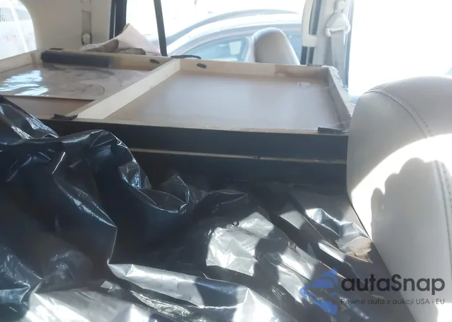 1FMFU17LX4LB85131: 44198733