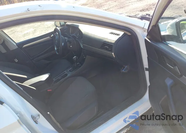 3VWC57BUXKM018042: 44198808