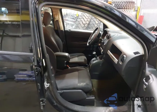 1C4NJDBB6HD101671: 44198878