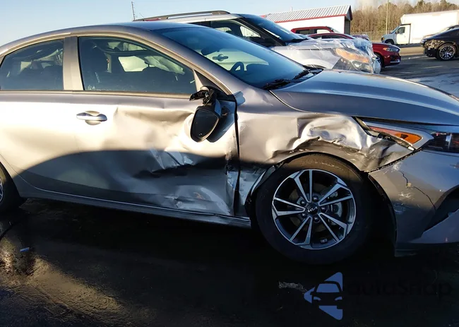 3KPF24AD9PE625964: 44198320