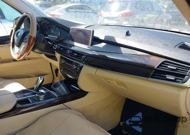 5UXKR0C54F0P00648: 44199562