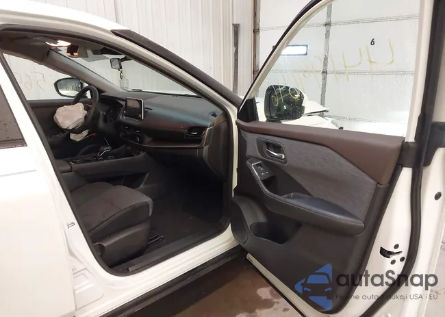 JN8BT3BB9PW467929: 44199646