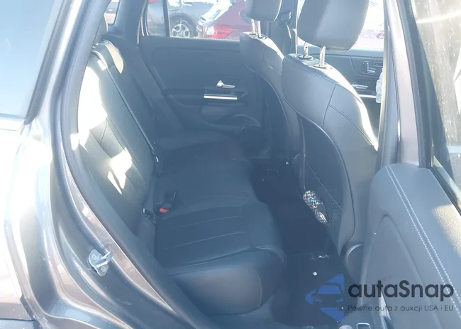 W1N4N4HB0PJ519921: 44199724