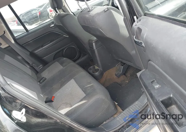 1C4NJCBAXHD147196: 44199787