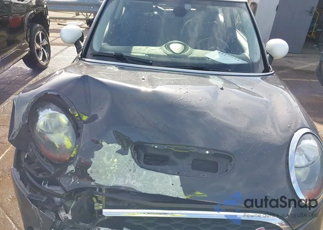 WMWXP7C51F2A40174: 44199947