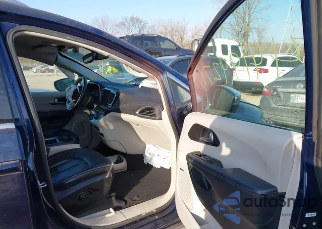 2C4RC1GGXJR245869: 44199276