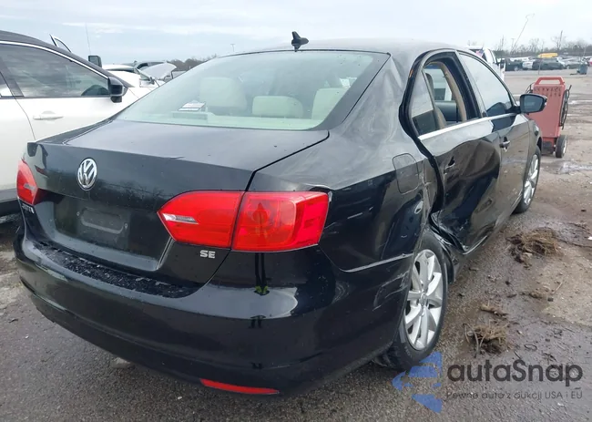 3VWD17AJXEM375247: 44200733