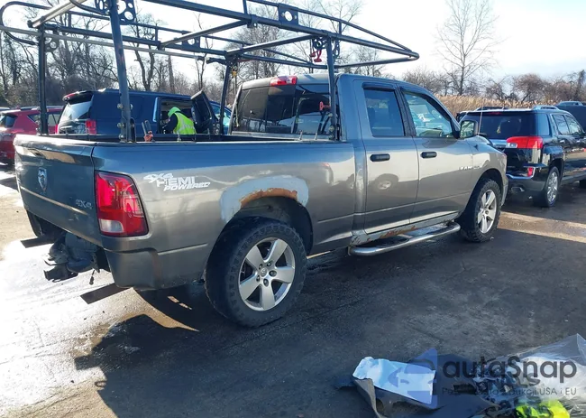 1D3HV18T49S743889: 44200939