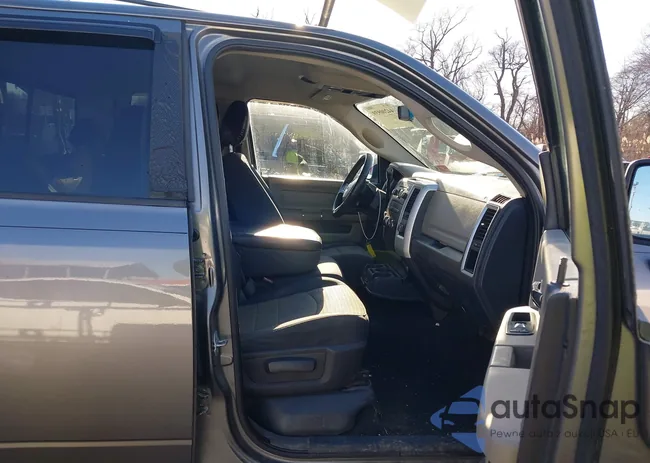 1D3HV18T49S743889: 44200939