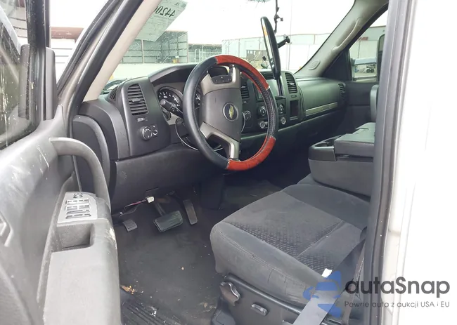 2GCEK13M281106874: 44200028