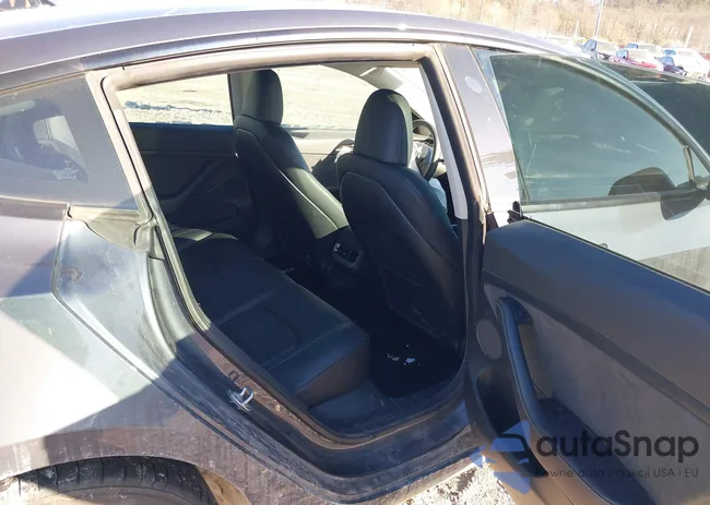 5YJ3E1EB9PF594422: 44201424