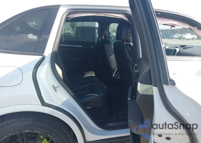 WP1AE2A21HLA68334: 44201584