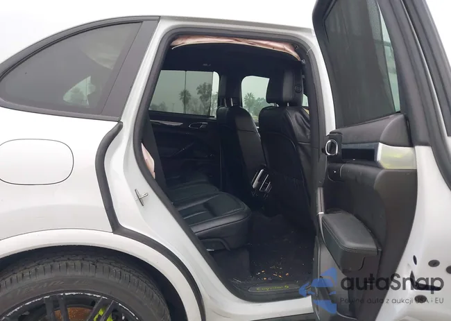 WP1AE2A21HLA68334: 44201584