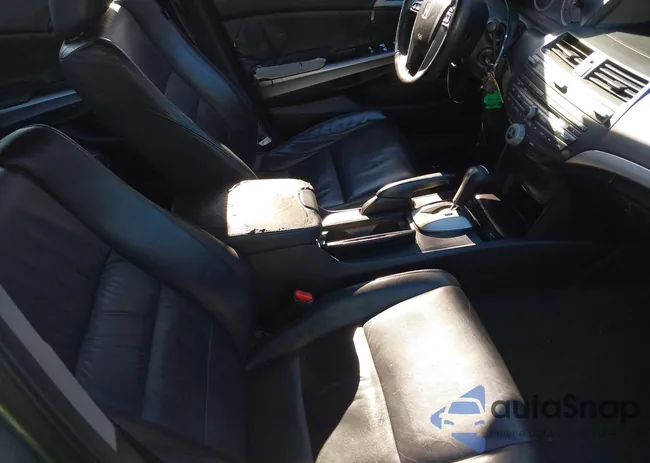 1HGCP2F82AA151002: 44201611