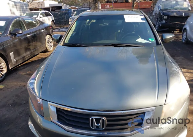 1HGCP2F82AA151002: 44201611