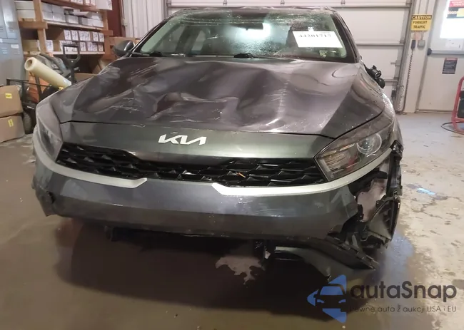 3KPF24AD4PE646737: 44201717