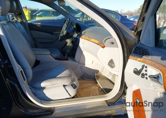 WDBNG70J4YA129432: 44201184