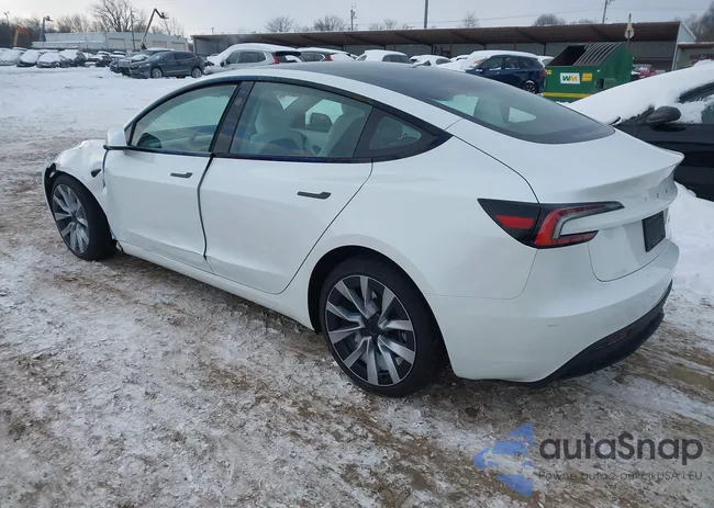 5YJ3E1EB2SF942585: 44202686